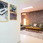 Daire Downtown Retreat With Stunning Boulevard Views Bükreş