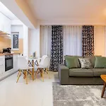 Downtown Retreat With Stunning Boulevard Views Daire Bükreş