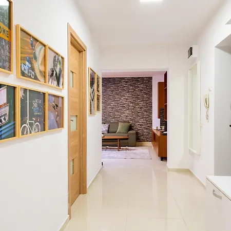 Metropolitan Flat - City Center Boulevard Views Apartment
