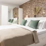 Downtown Retreat With Stunning Boulevard Views Apartament