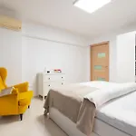 Downtown Retreat With Stunning Boulevard Views Bukareszt