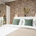 Downtown Retreat With Stunning Boulevard Views Apartament Bukareszt