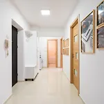 Downtown Retreat With Stunning Boulevard Views Apartament