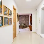 Downtown Retreat With Stunning Boulevard Views Apartament