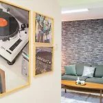 Downtown Retreat With Stunning Boulevard Views * Bukareszt