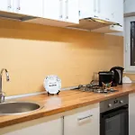 Downtown Retreat With Stunning Boulevard Views Bukareszt