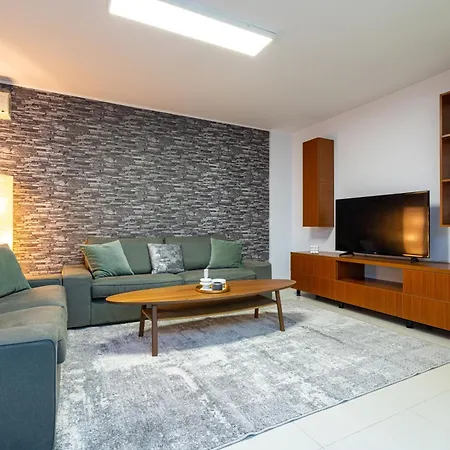 Downtown Retreat With Stunning Boulevard Views Bucharest