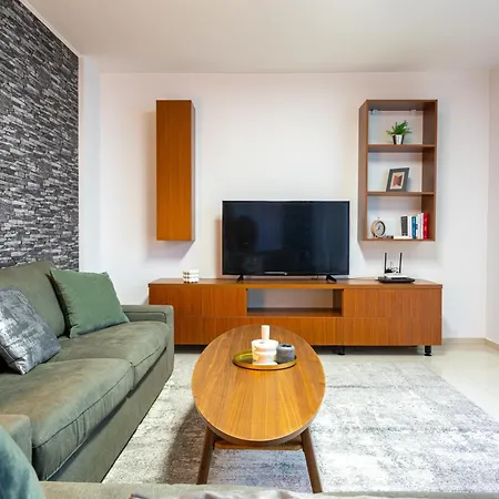 Downtown Retreat With Stunning Boulevard Views *