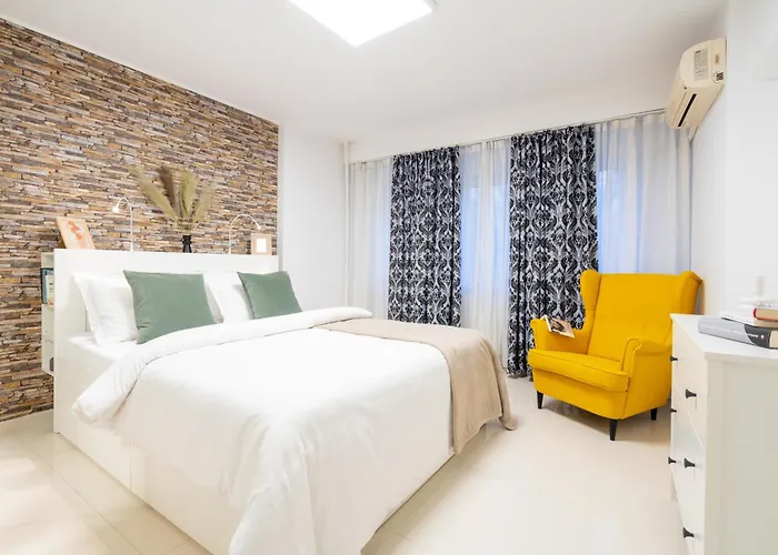 Downtown Retreat With Stunning Boulevard Views Lejlighed Bukarest