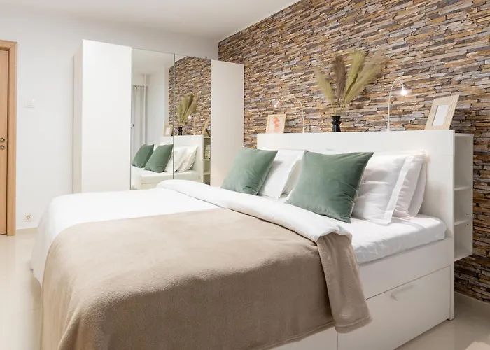 Downtown Retreat With Stunning Boulevard Views Apartment