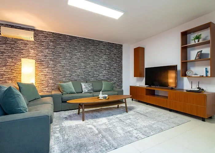 Downtown Retreat With Stunning Boulevard Views Bukarest