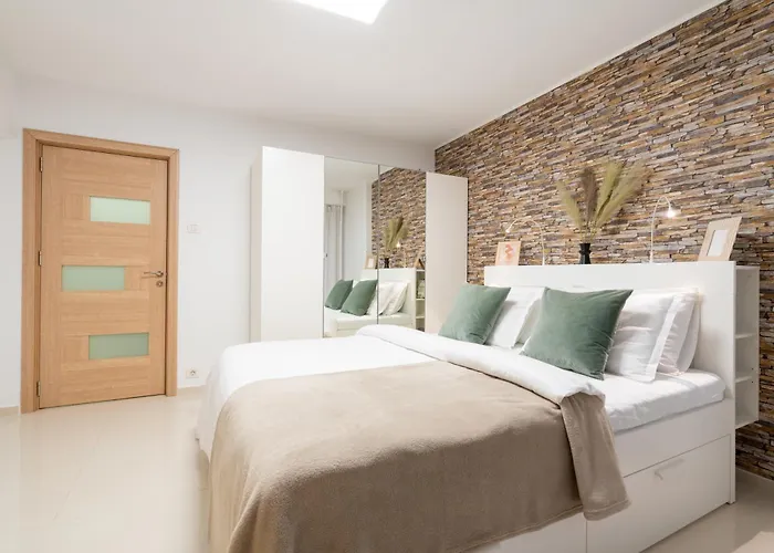 Downtown Retreat With Stunning Boulevard Views