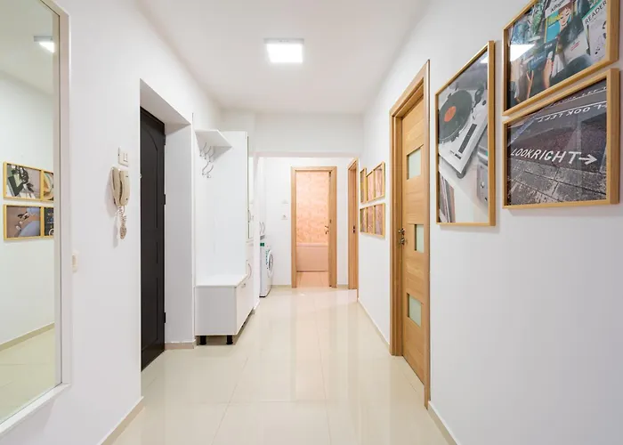 Downtown Retreat With Stunning Boulevard Views アパート