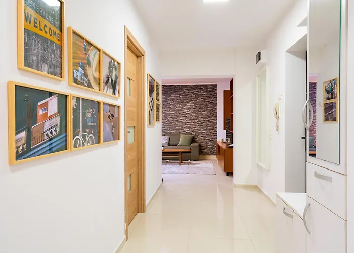 Downtown Retreat With Stunning Boulevard Views Lejlighed