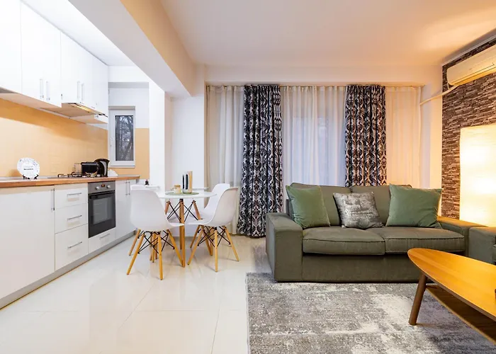 Downtown Retreat With Stunning Boulevard Views Apartment Bucharest