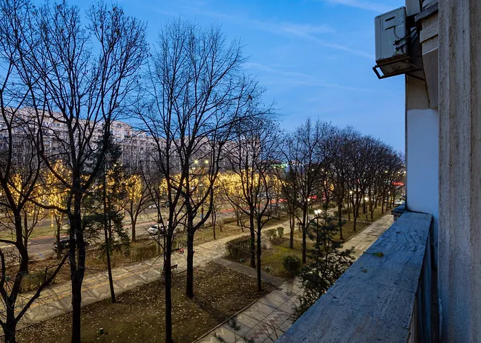 Downtown Retreat With Stunning Boulevard Views Apartment