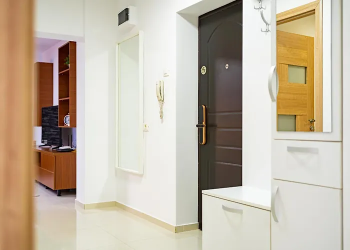 Downtown Retreat With Stunning Boulevard Views